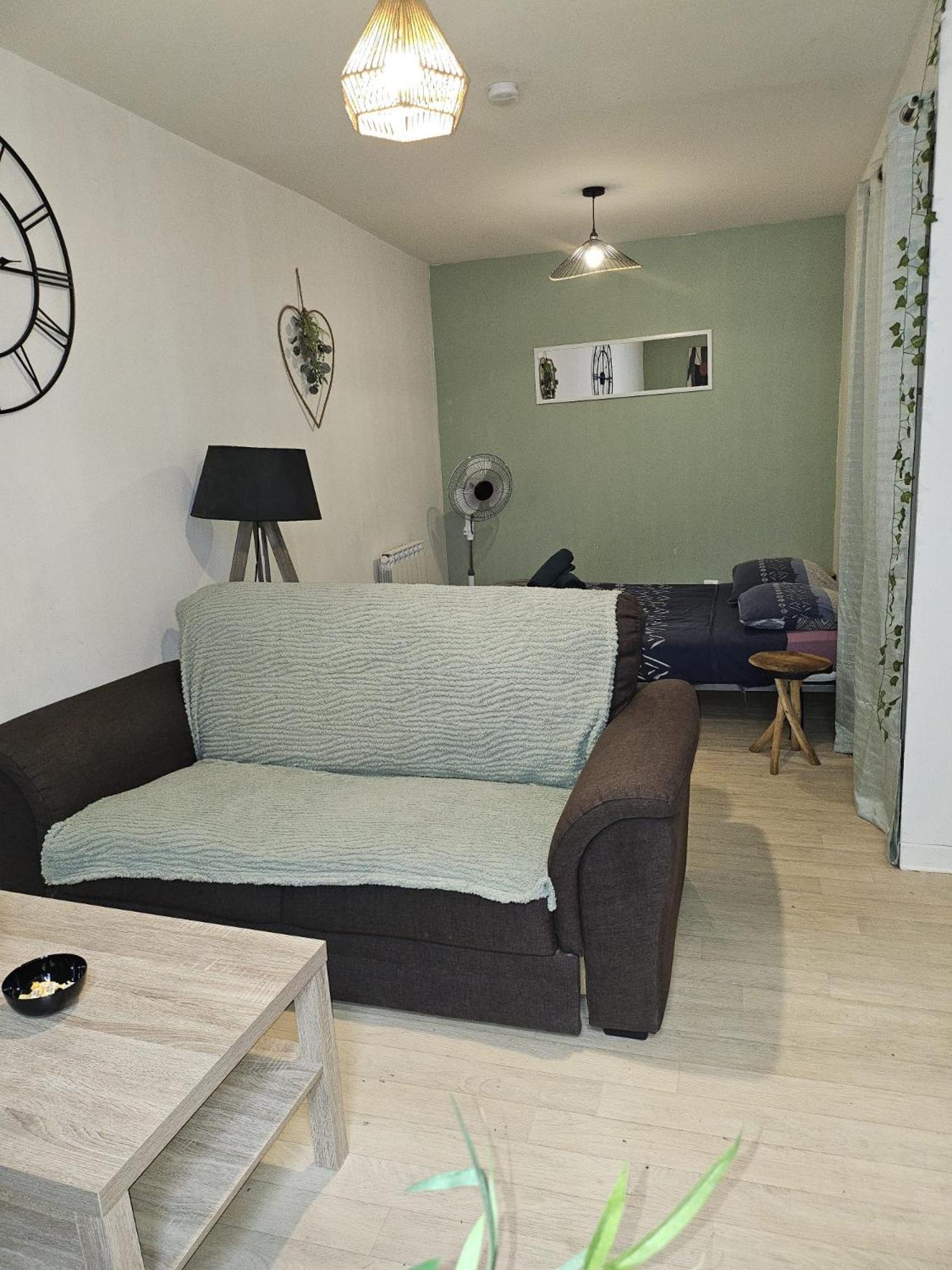 49 Centre-ville Box A Bagages Gratuits